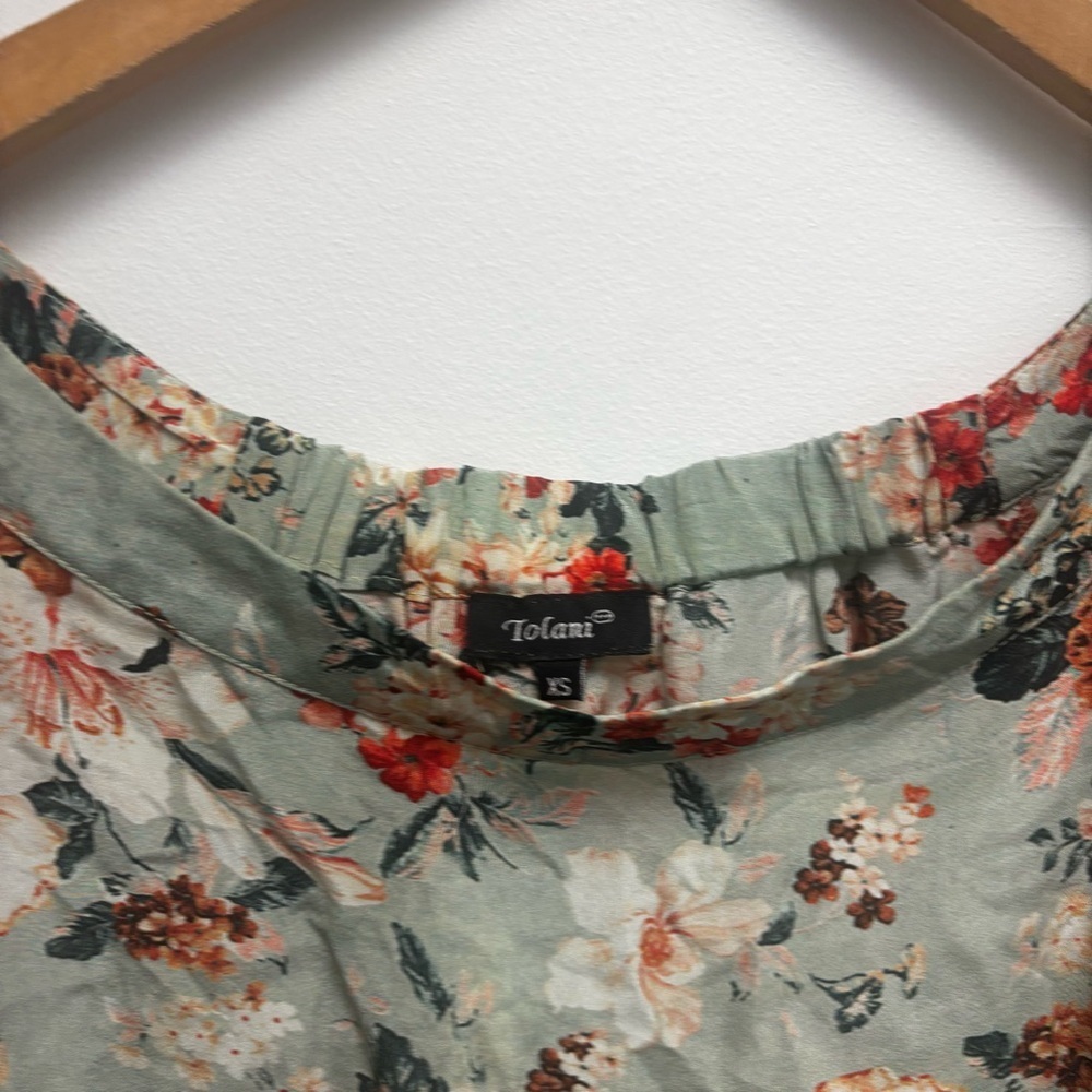 Tolani Floral Silk Off Shoulder Blouse - Picture 3 of 10
